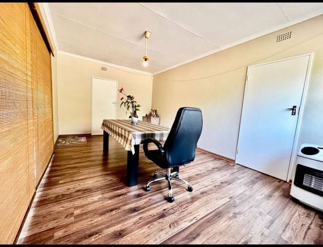 5 BEDROOM HOUSE FOR SALE IN GLENVISTA